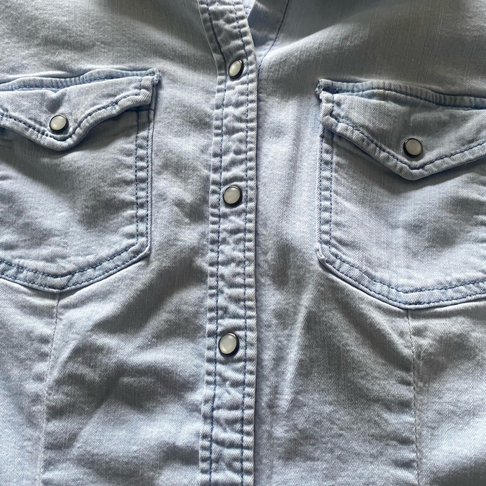 H&M Light Blue Button Down Shirt - Picture 5 of 7